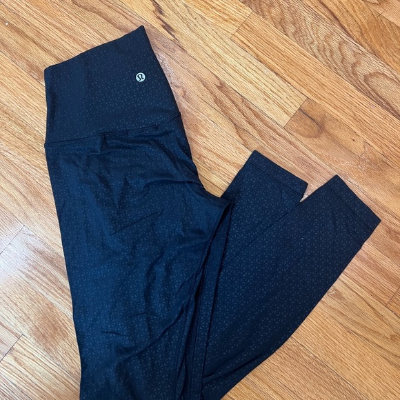 Lululemon align high-rise pant 28” - sz 6 - lattice work emboss black - Picture 2 of 5
